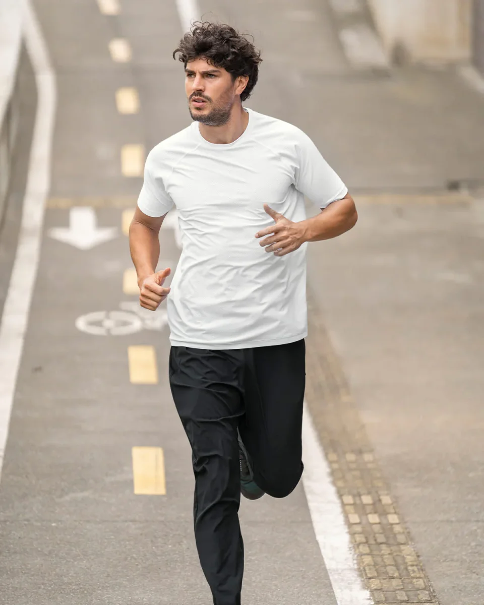 Camiseta deportiva con tela texturizada y transpirable - Imagen 6