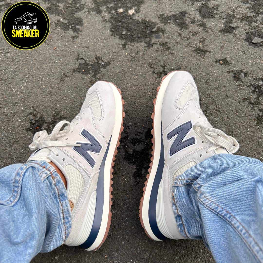 NEW BALANCE 574 GRIS AZUL - Imagen 4