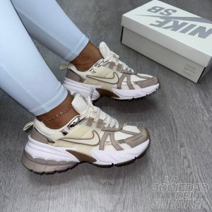 NIKE V2K BLANCA BEIGE CAFE