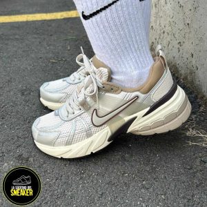 NIKE V2K GRIS BEIGE